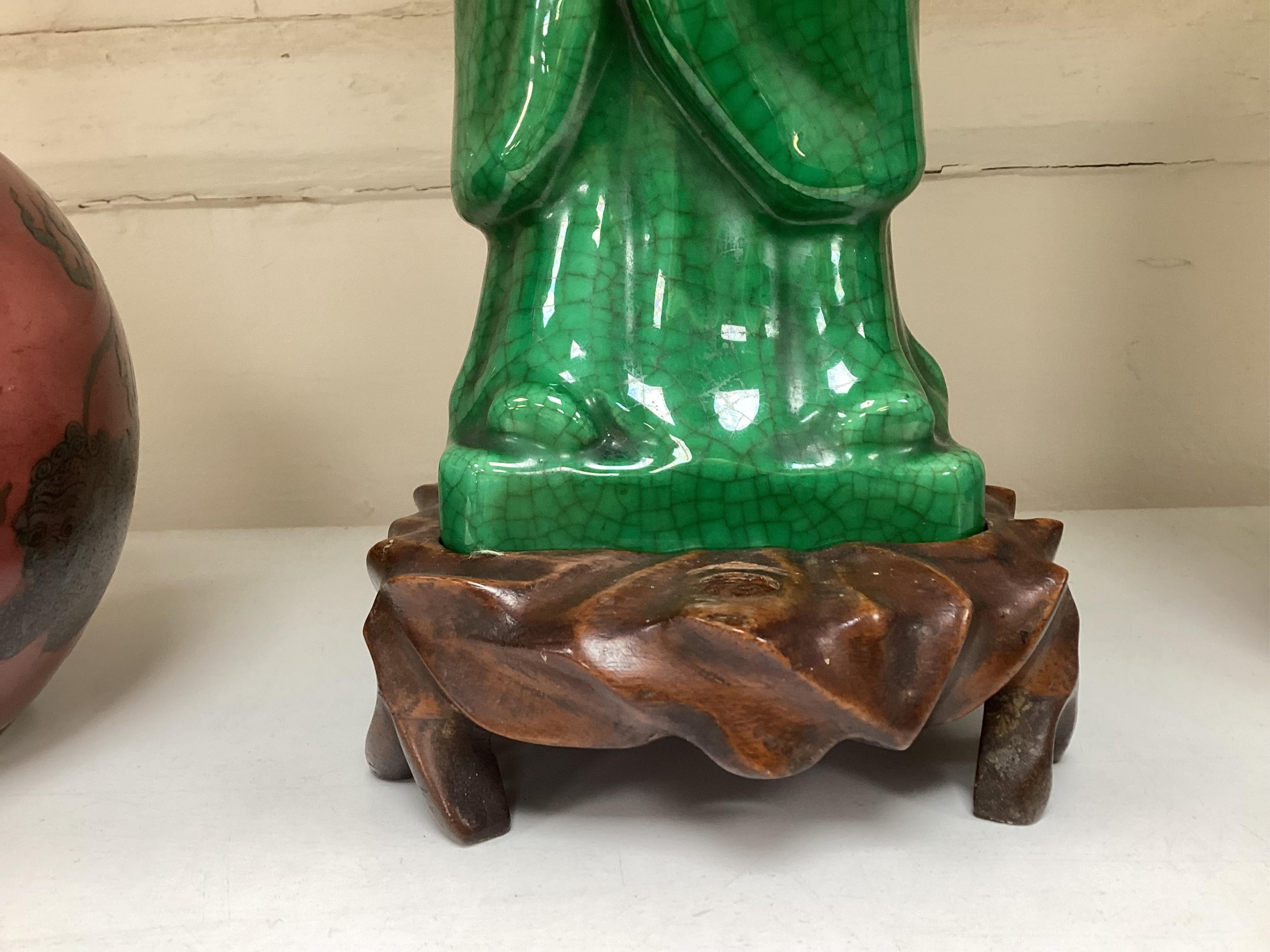A Chinese green crackle-glazed figure of Shouxing, 18th/19th century